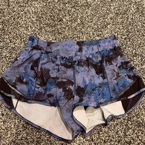 Lululemon Printed Hotty Hot Shorts 2.5 ins